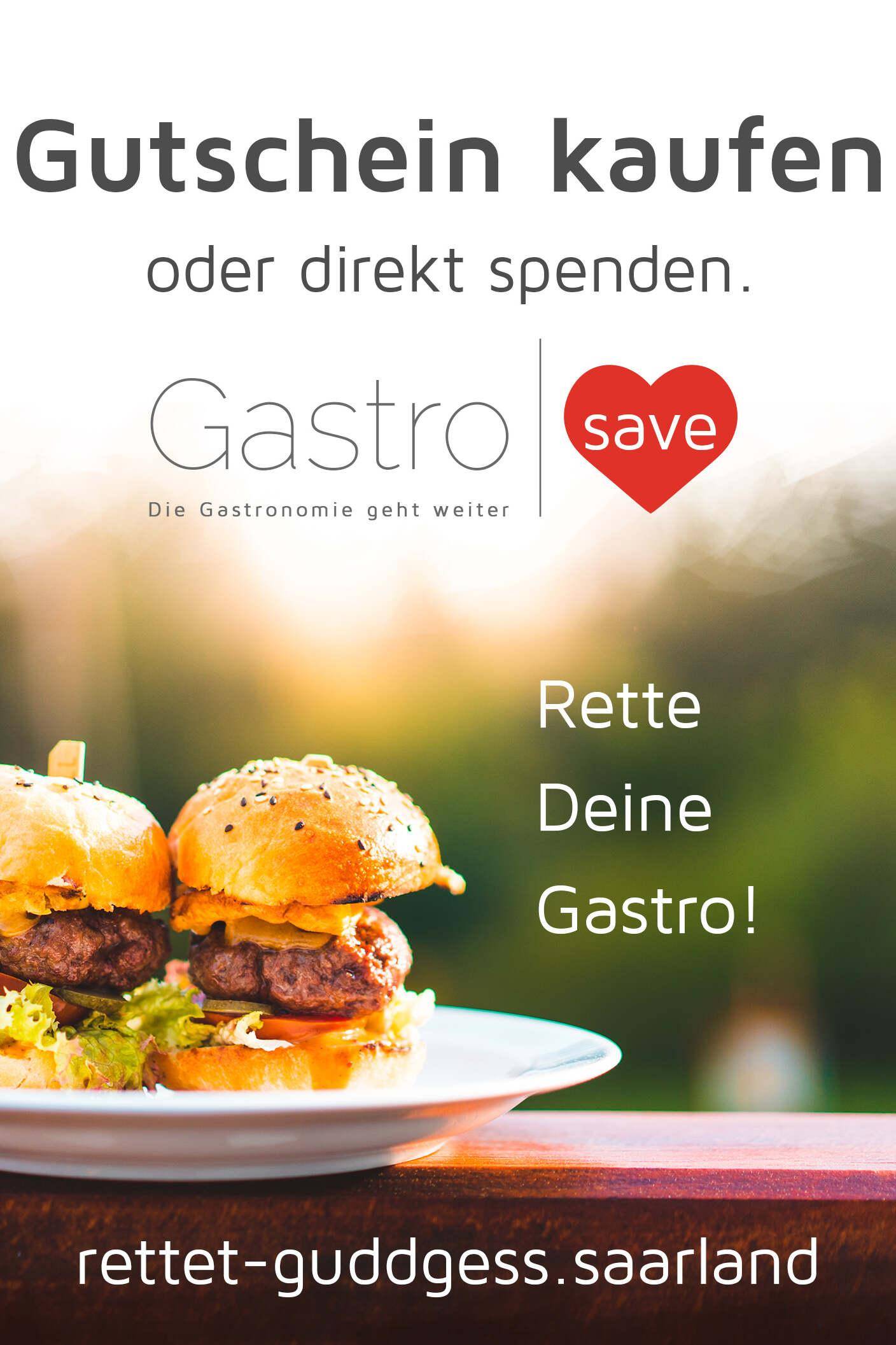 Zwei Hamburger mit Rindfleisch und frischem Gemüse auf einem Tisch, umgeben von unscharfem Hintergrund.